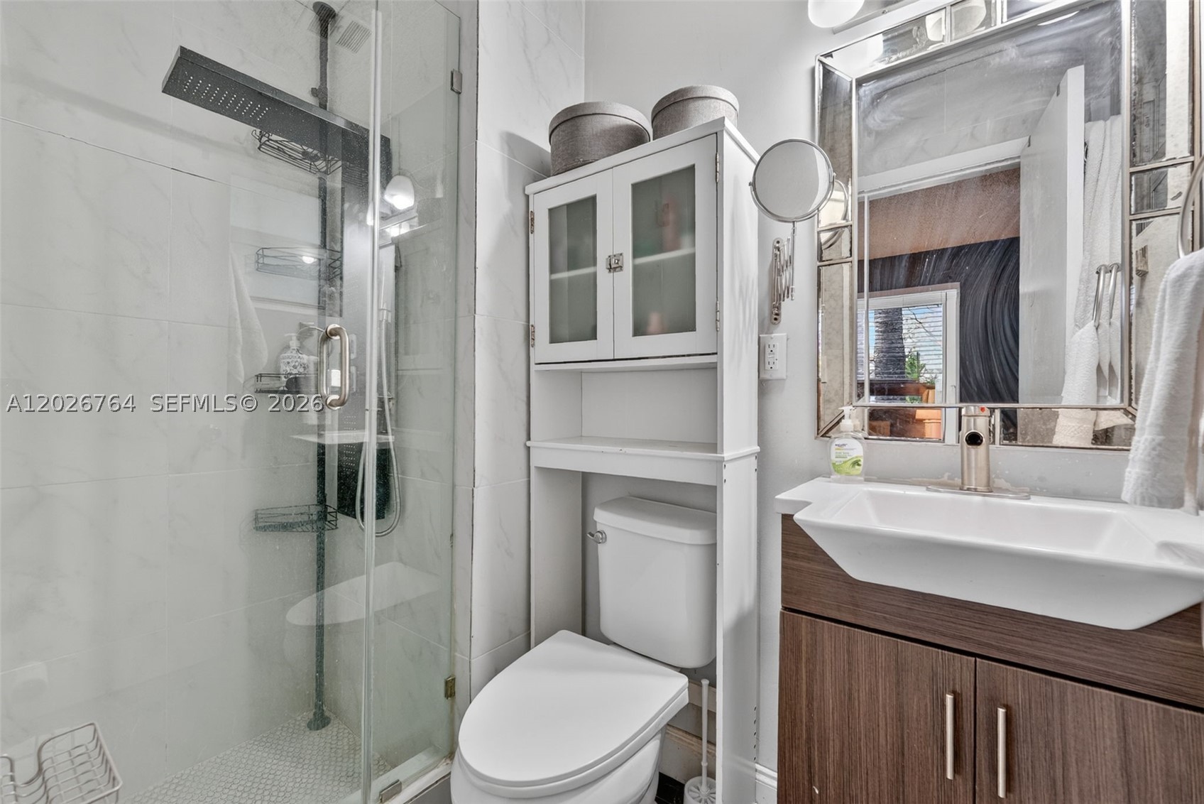 TWIN LAKES HOMES - Residential