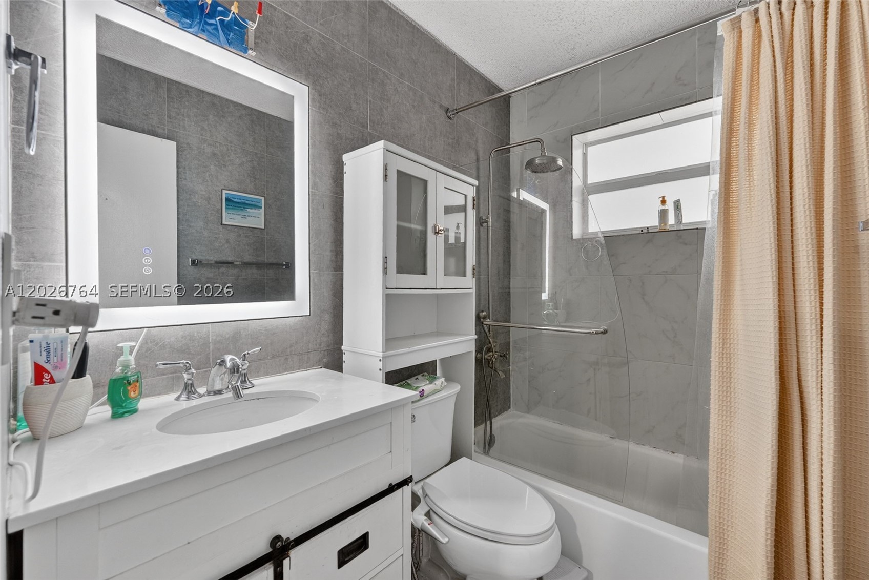 TWIN LAKES HOMES - Residential