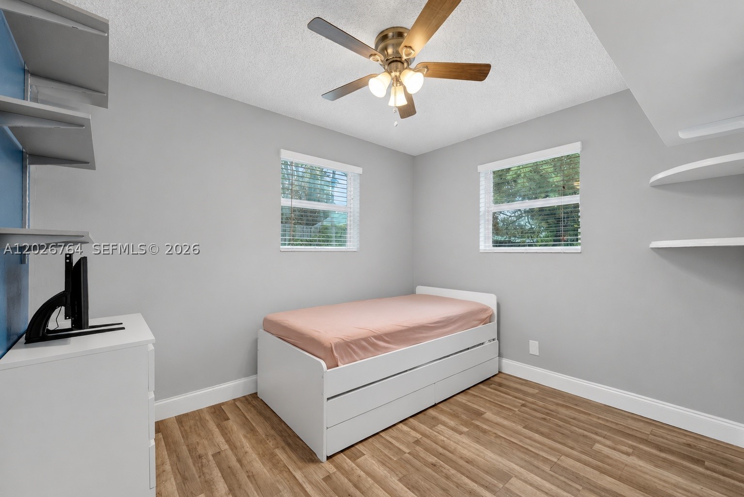TWIN LAKES HOMES - Residential