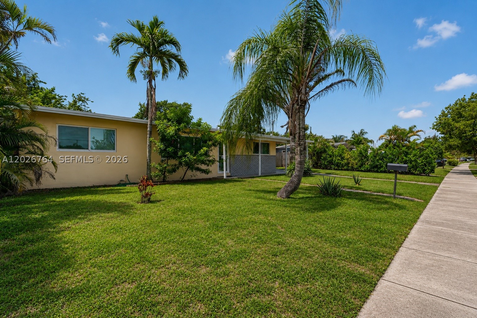 TWIN LAKES HOMES - Residential