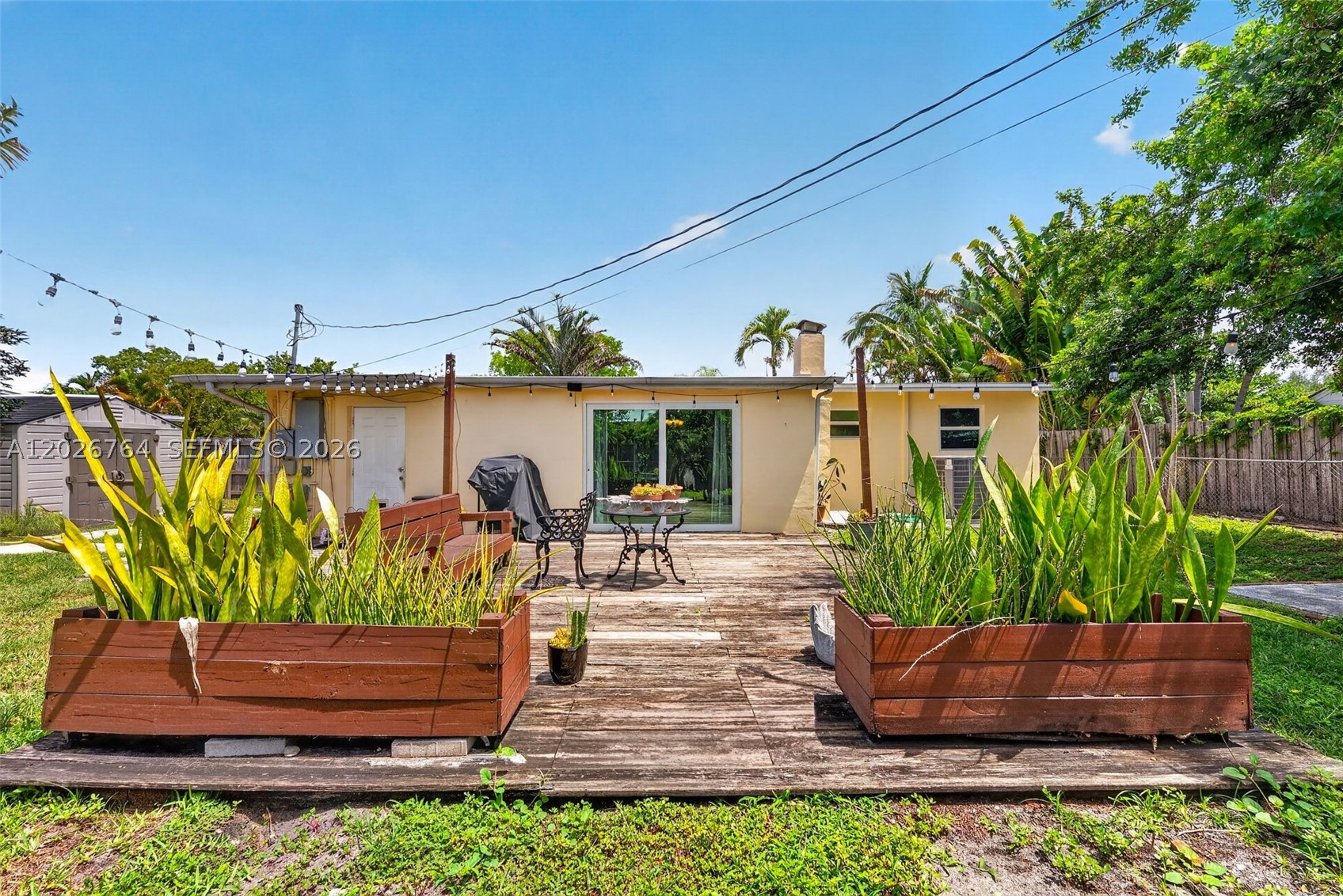TWIN LAKES HOMES - Residential