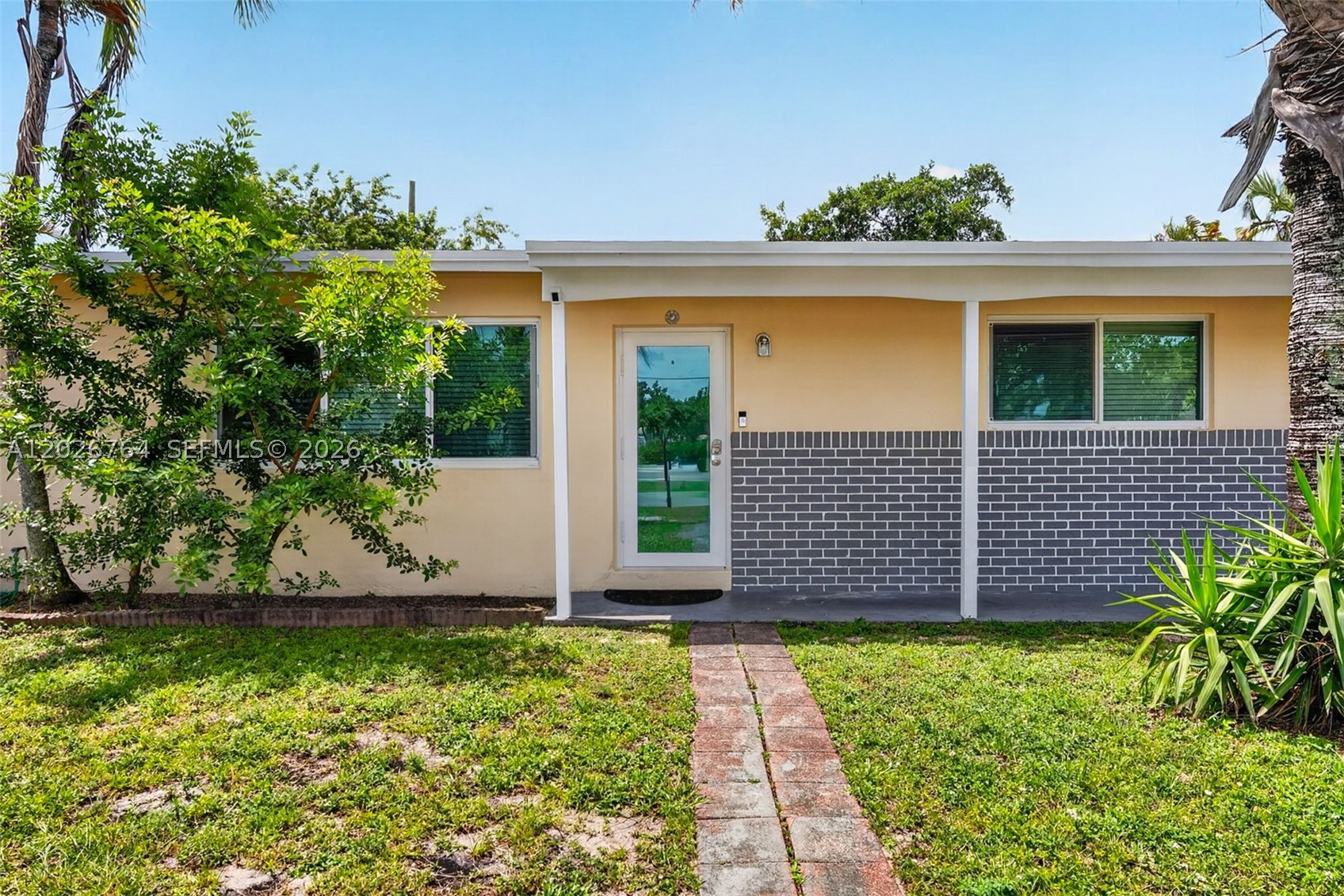 TWIN LAKES HOMES - Residential