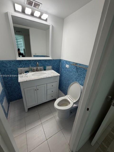 CRYSTAL HOUSE CONDO - Residential
