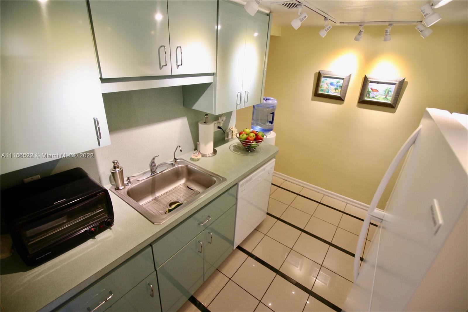 KING COLE CONDO - Residential Lease