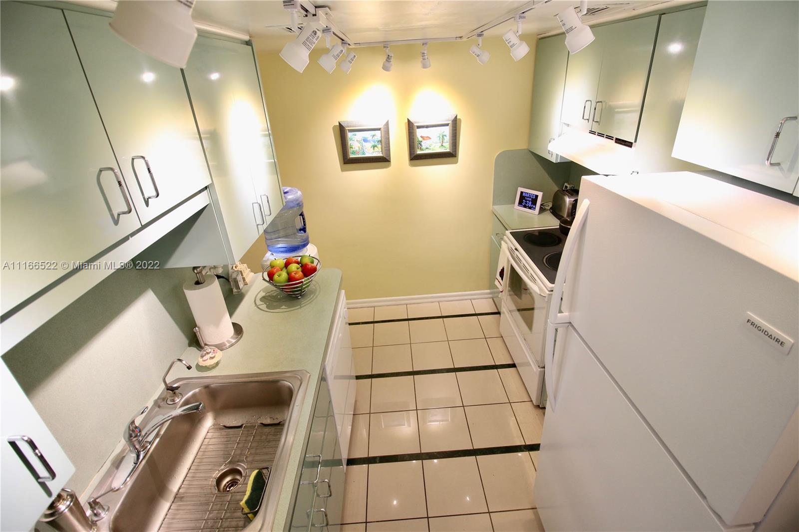 KING COLE CONDO - Residential Lease