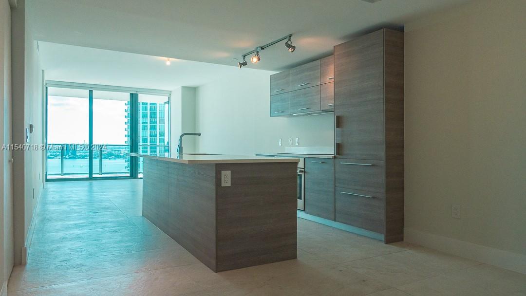 PARAISO BAY CONDO - Residential Lease