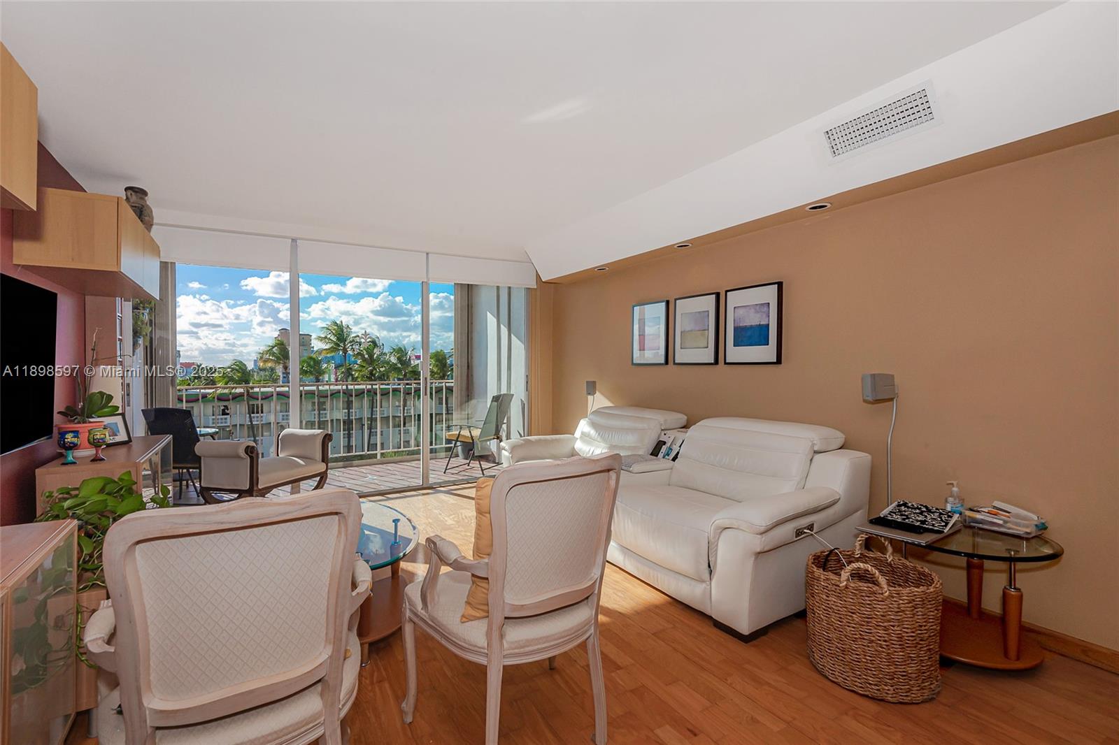 KENNEDY HOUSE CONDO - Residential