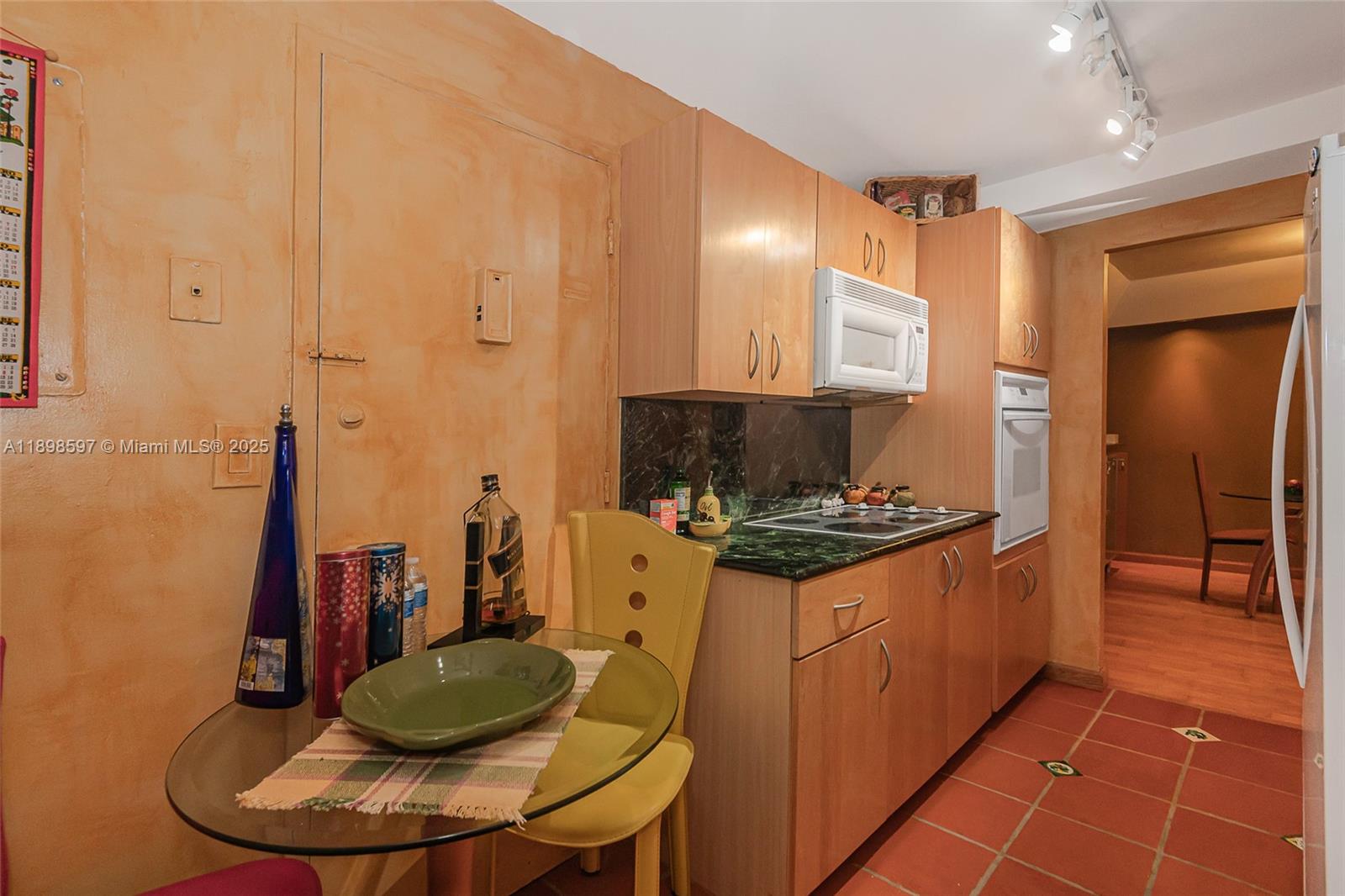 KENNEDY HOUSE CONDO - Residential