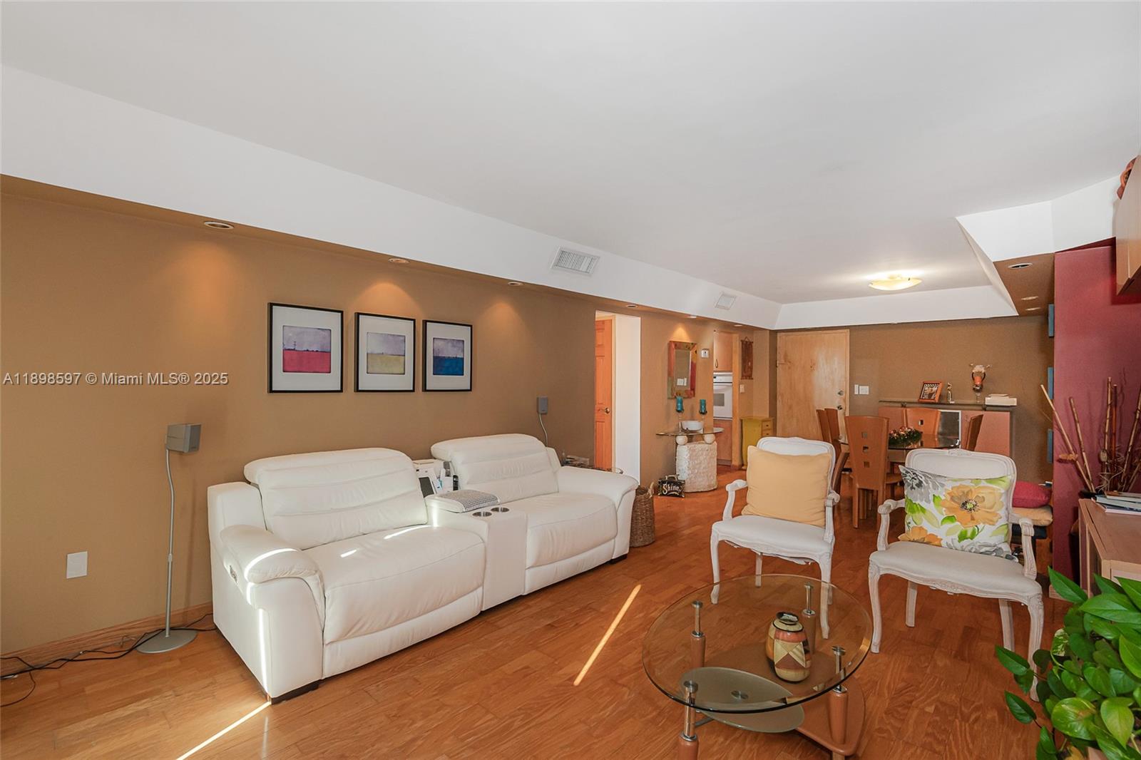 KENNEDY HOUSE CONDO - Residential