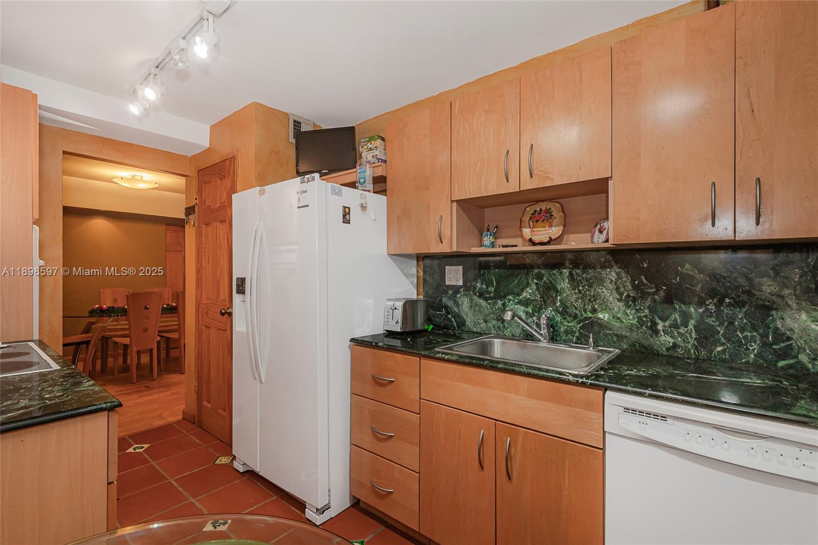 KENNEDY HOUSE CONDO - Residential