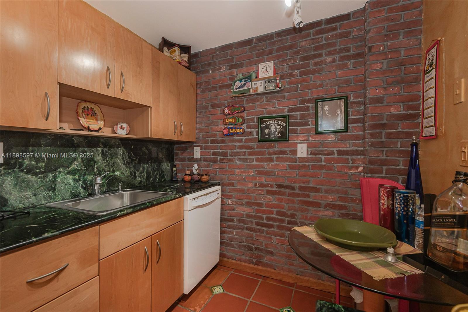 KENNEDY HOUSE CONDO - Residential