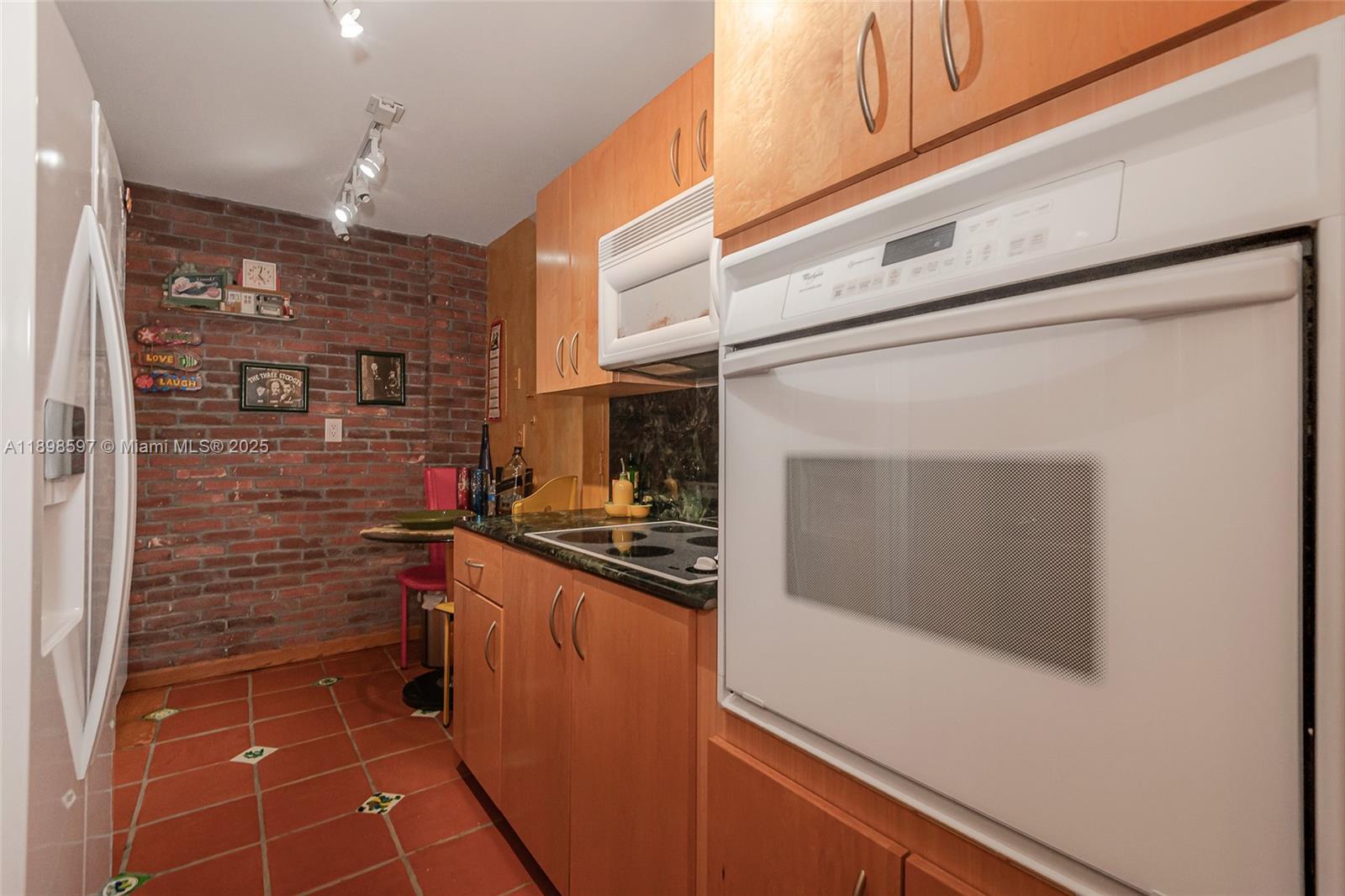 KENNEDY HOUSE CONDO - Residential