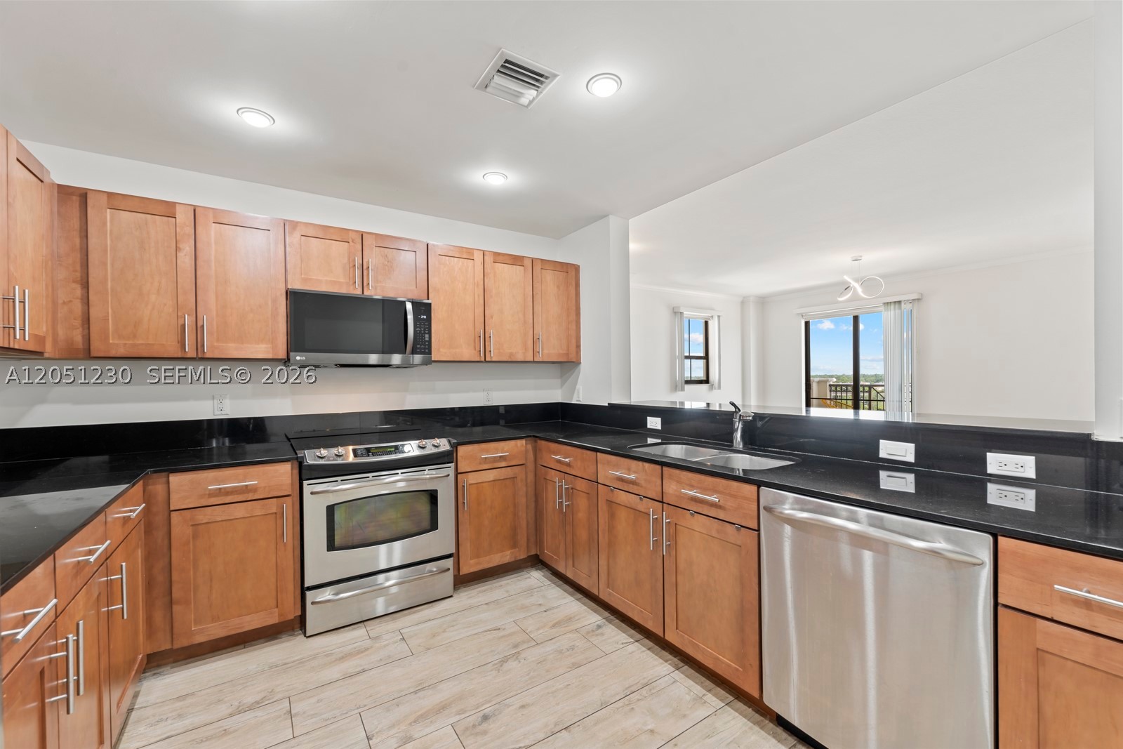 COLONNADE AT DADELAND SE - Residential