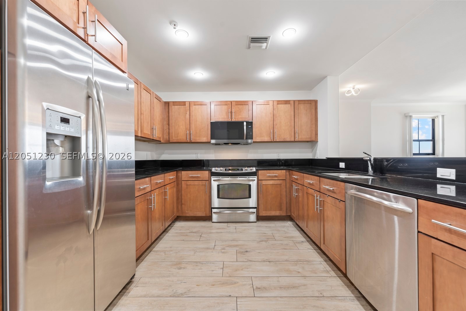 COLONNADE AT DADELAND SE - Residential