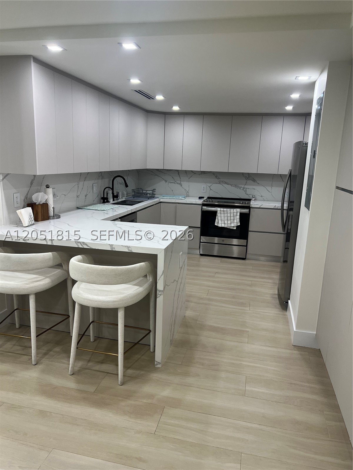 BALMORAL CONDO - Residential