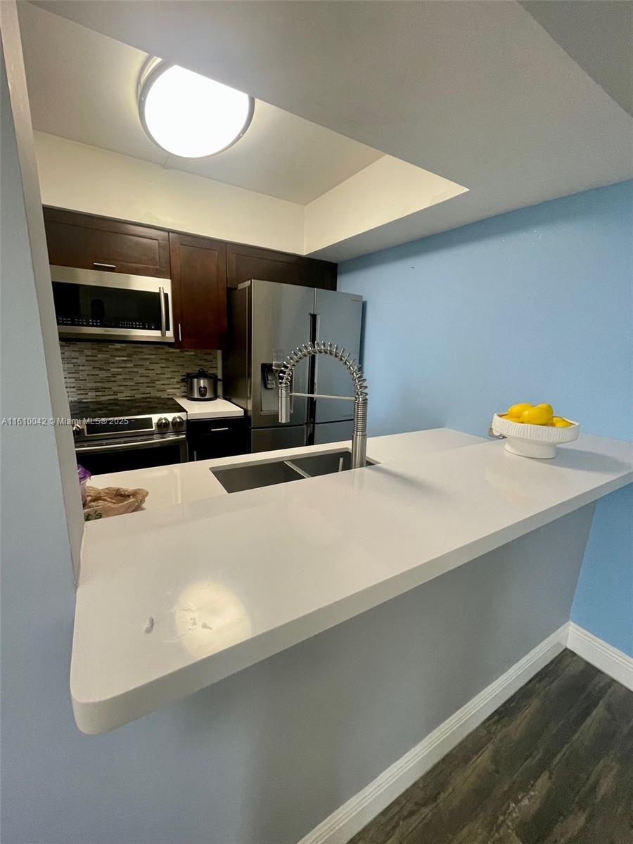INTERNATIONAL PARK CONDO - Residential