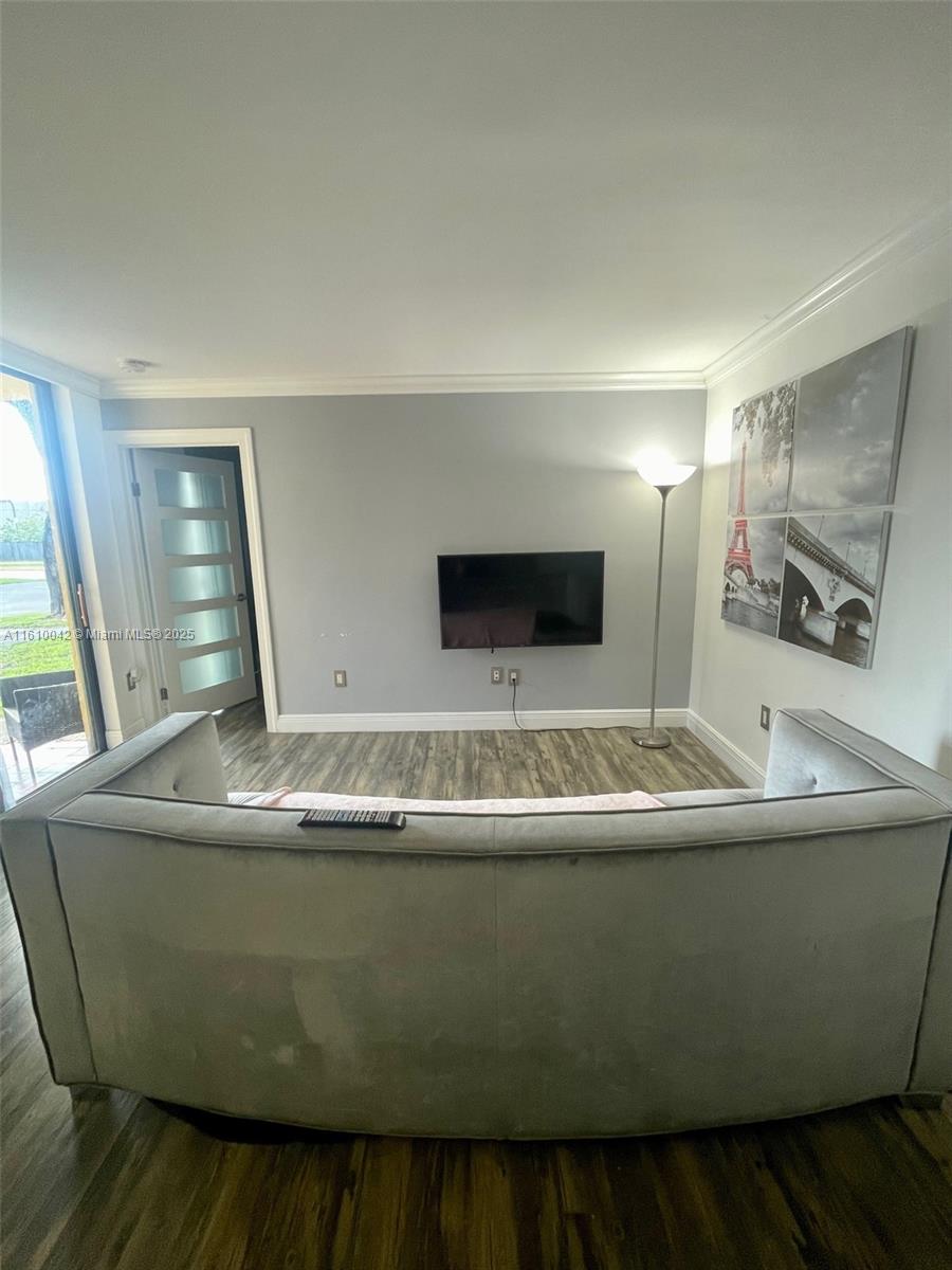 INTERNATIONAL PARK CONDO - Residential