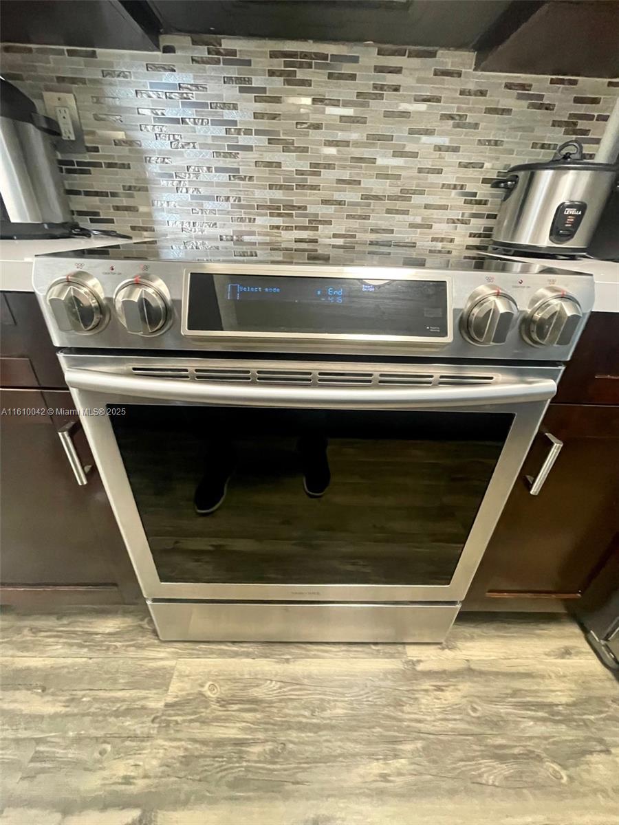 INTERNATIONAL PARK CONDO - Residential
