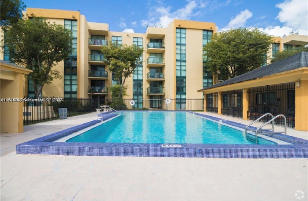 INTERNATIONAL PARK CONDO - Residential