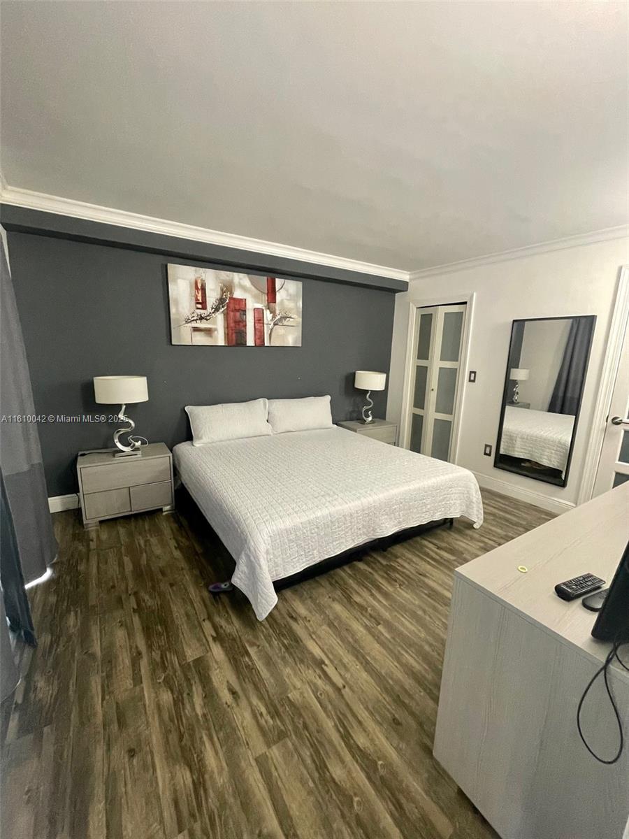 INTERNATIONAL PARK CONDO - Residential