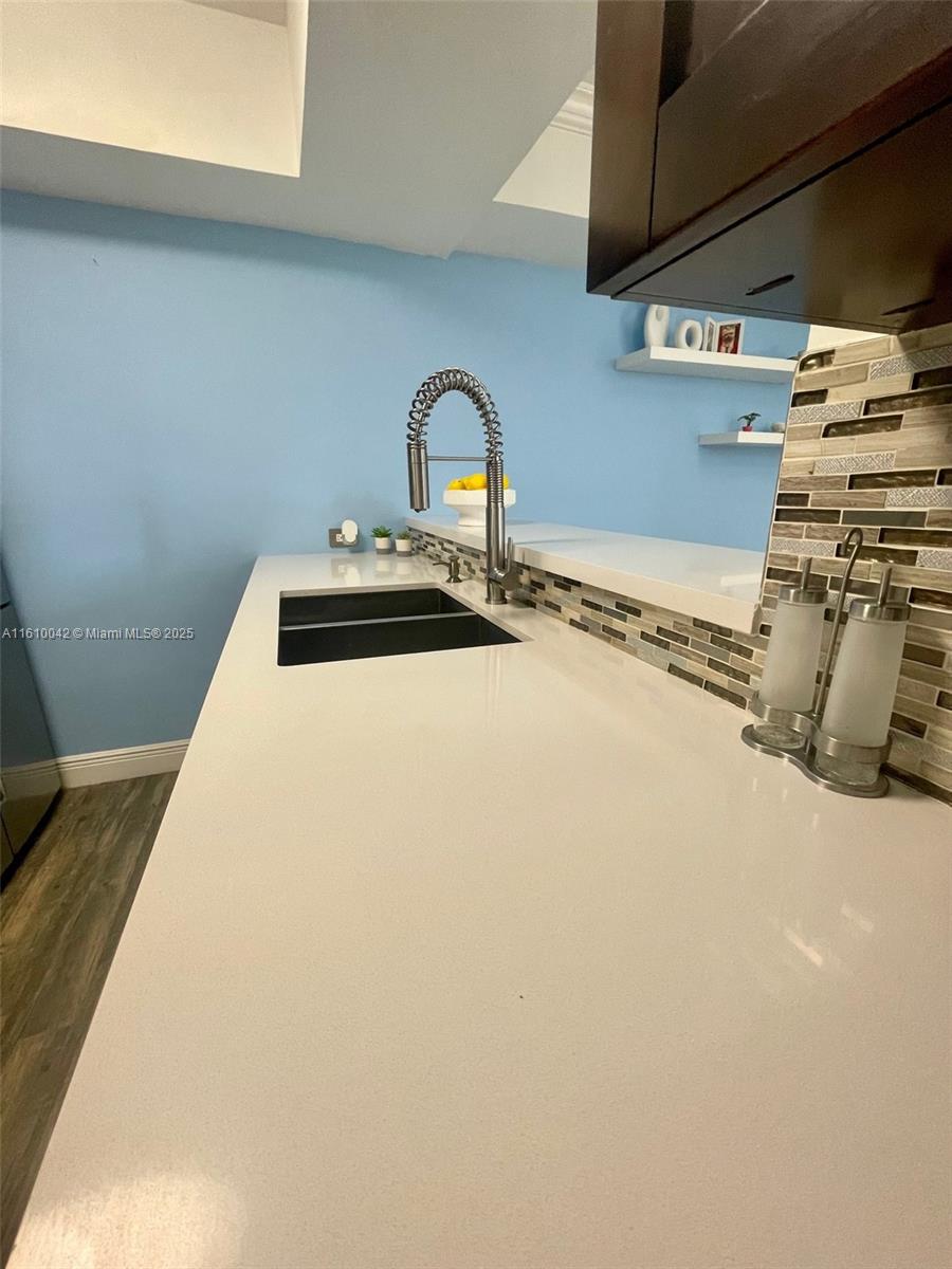 INTERNATIONAL PARK CONDO - Residential