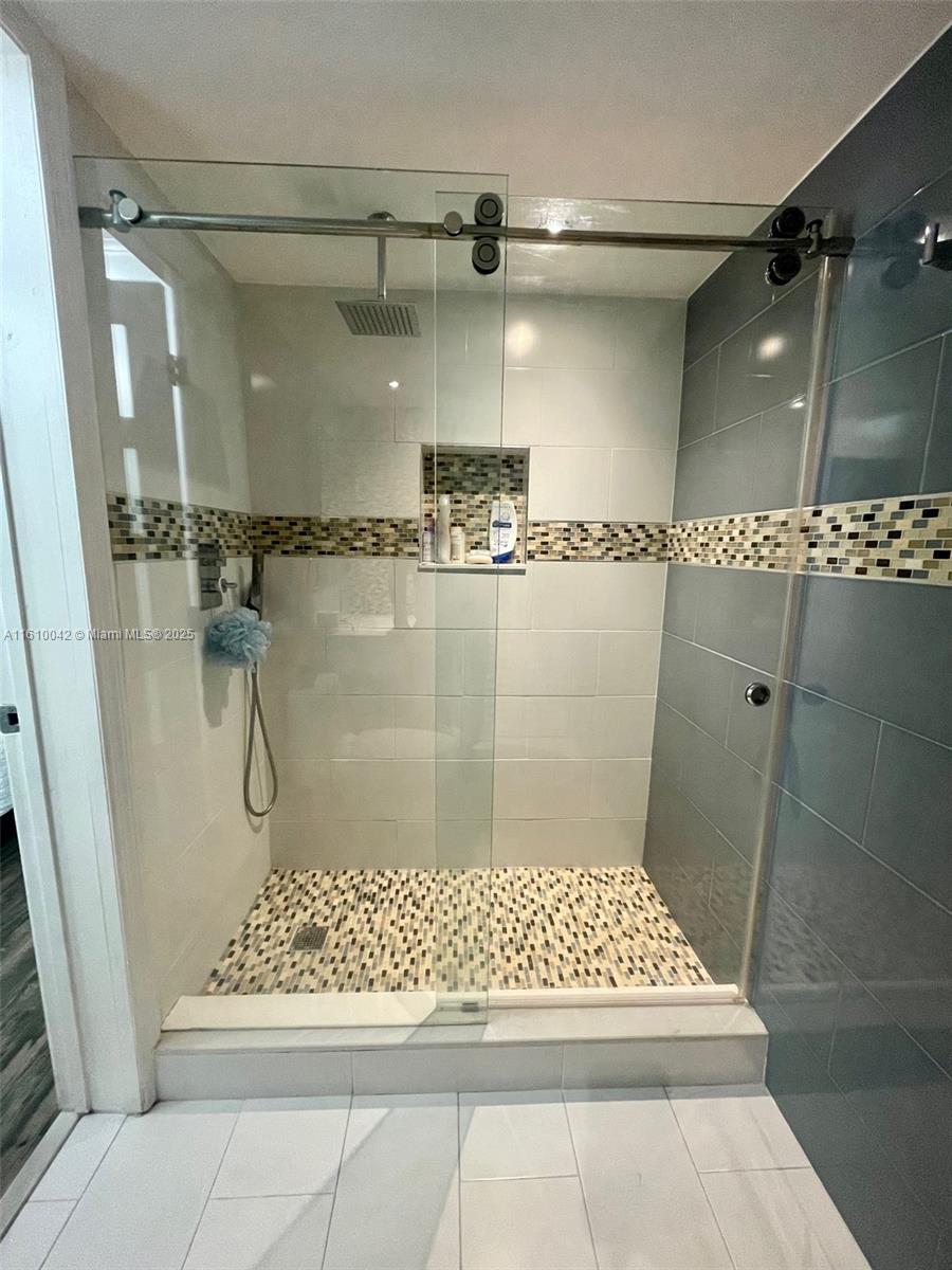 INTERNATIONAL PARK CONDO - Residential