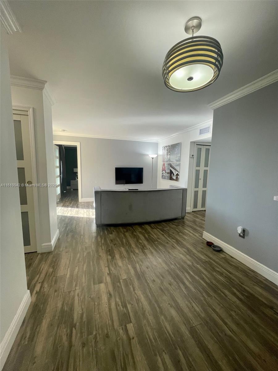 INTERNATIONAL PARK CONDO - Residential