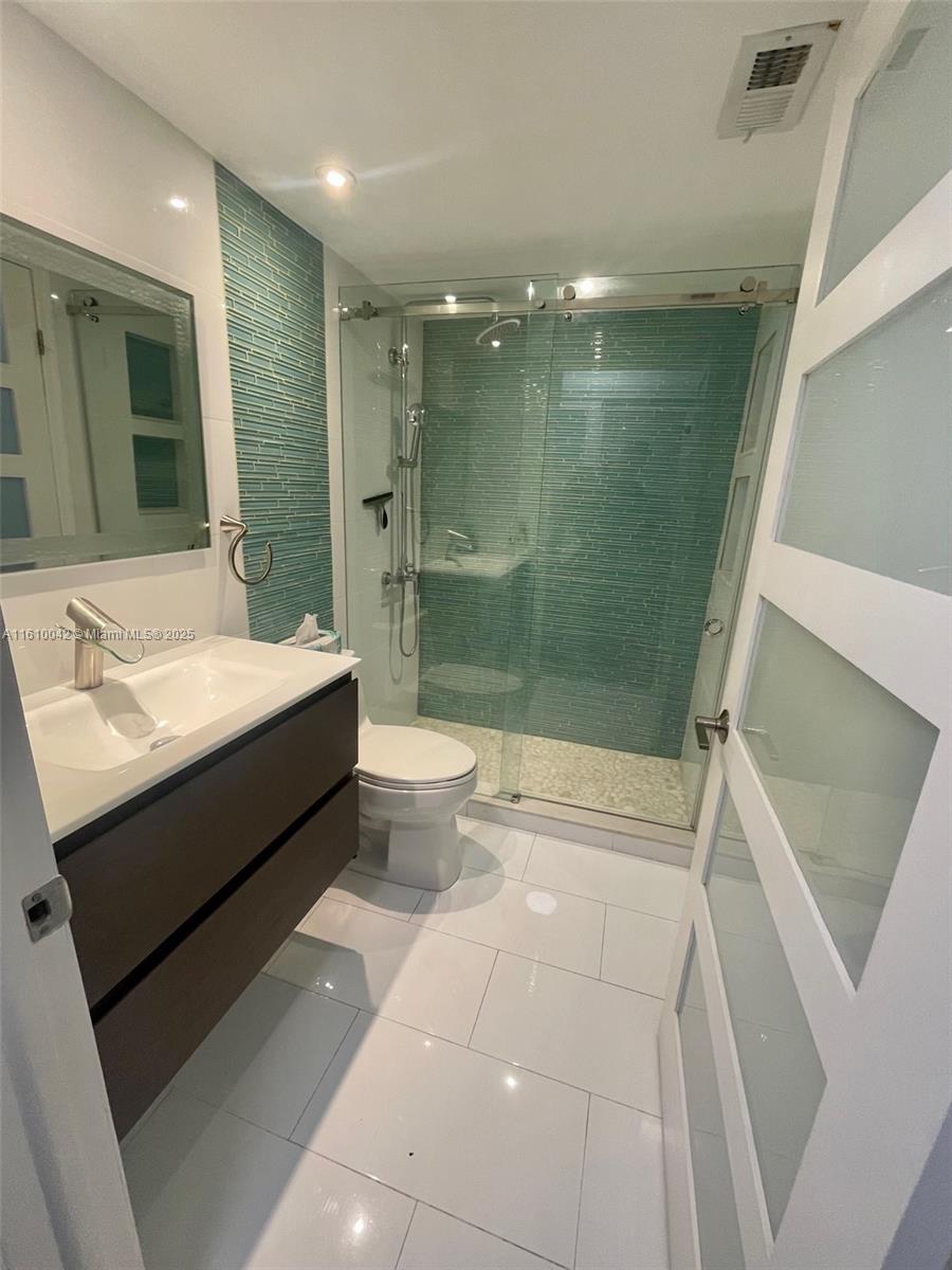 INTERNATIONAL PARK CONDO - Residential