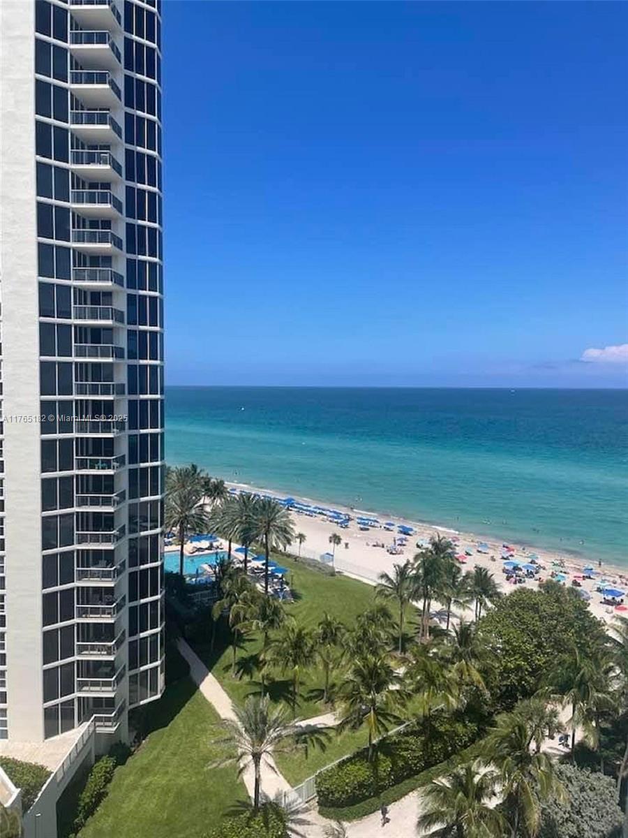 THE AVENTURA BEACH CLUB C - Residential