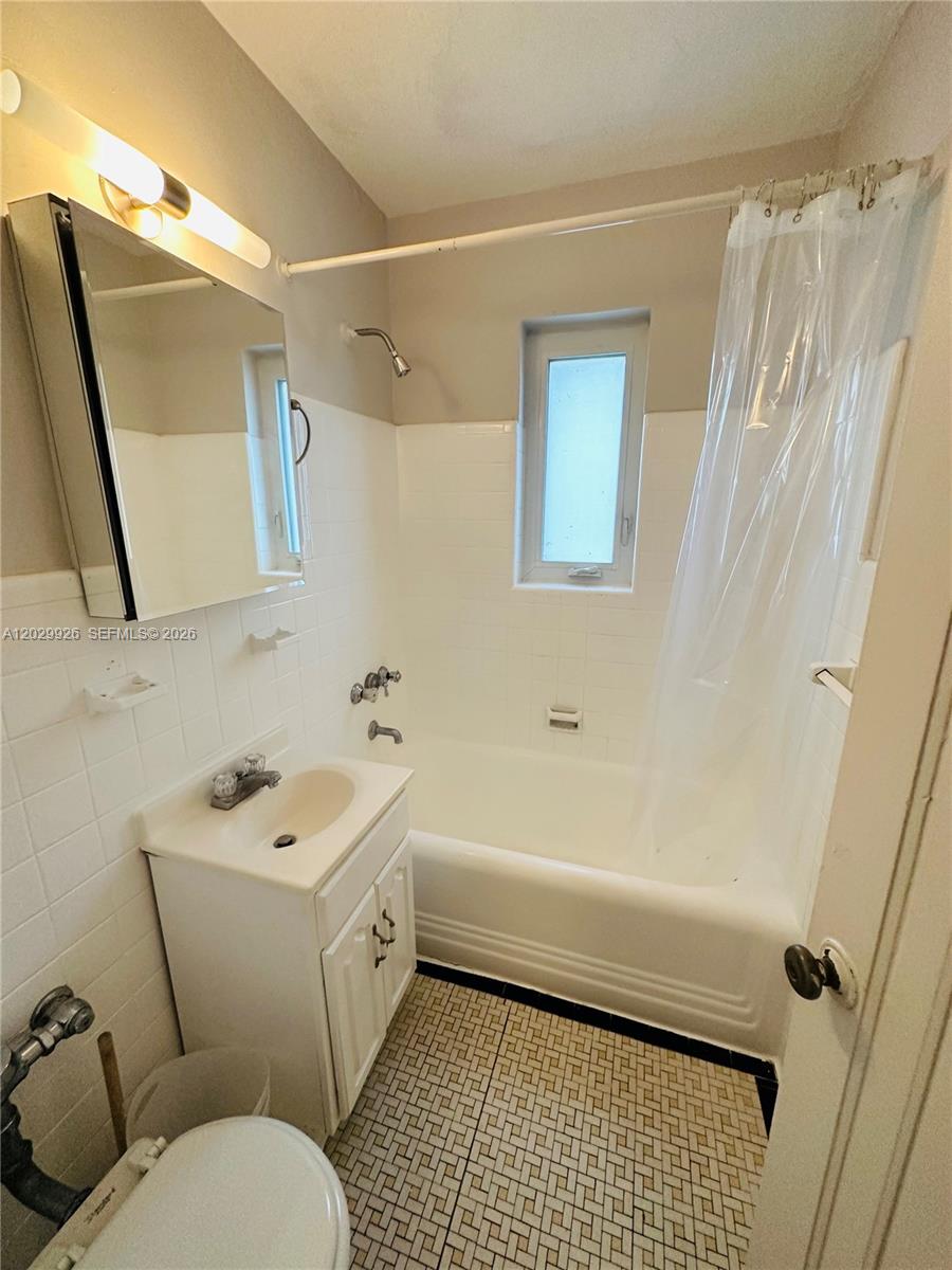 260 EUCLID CONDO - Residential Lease