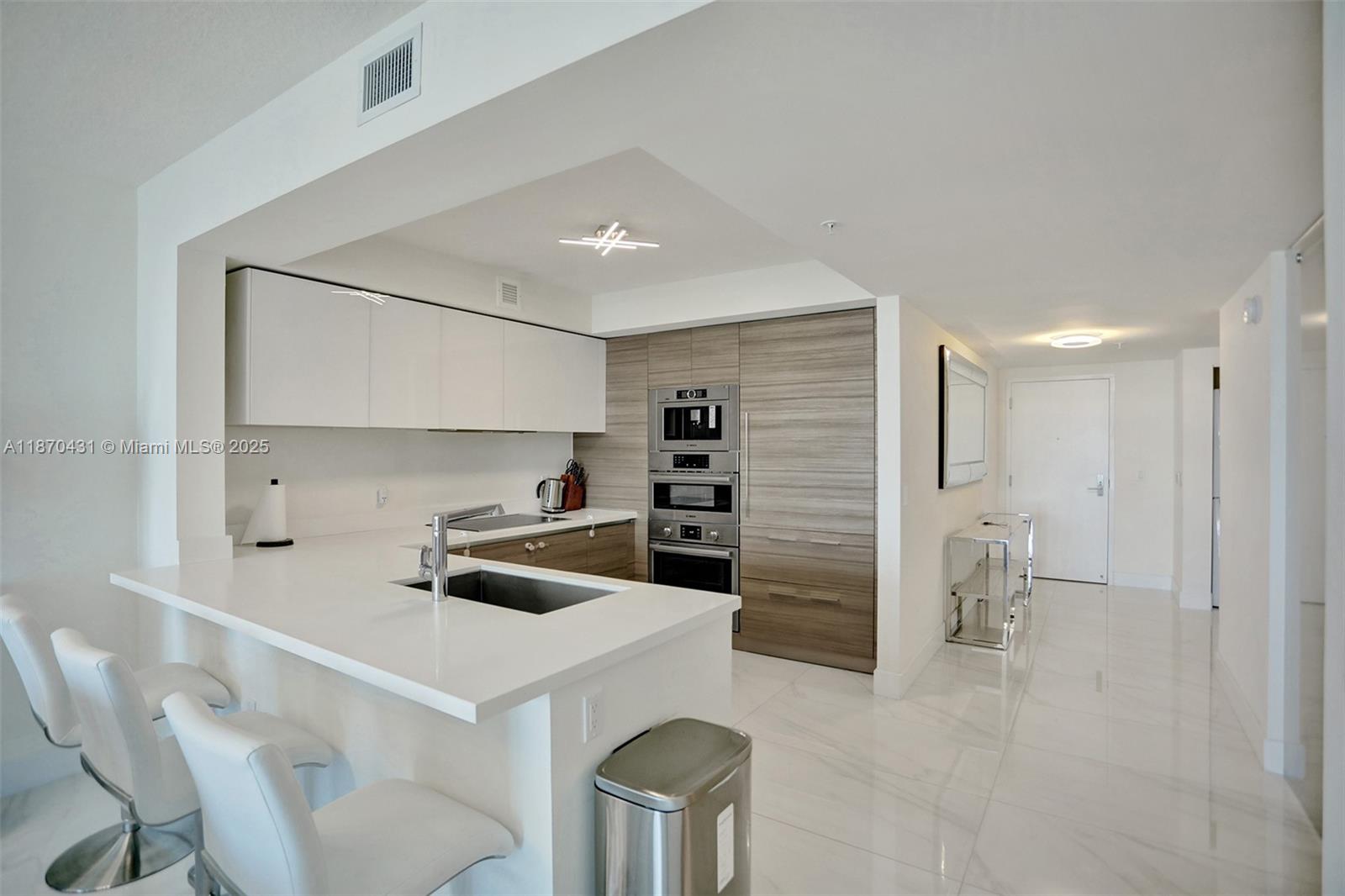 PARQUE TOWERS CONDO - Residential