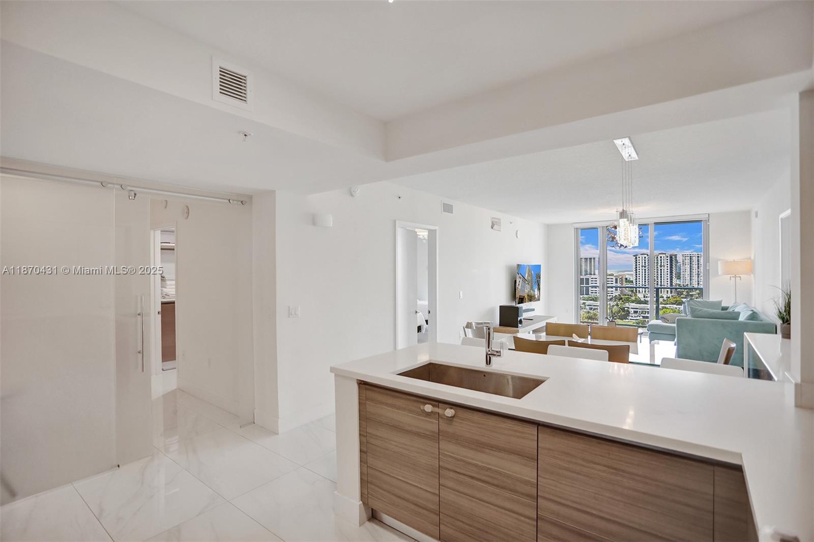 PARQUE TOWERS CONDO - Residential