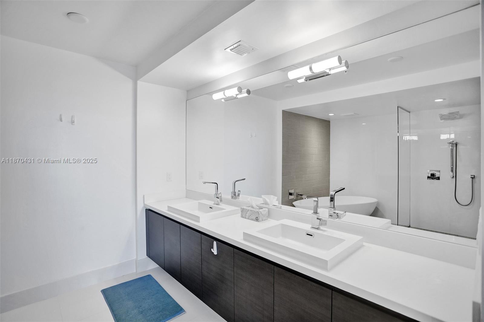 PARQUE TOWERS CONDO - Residential