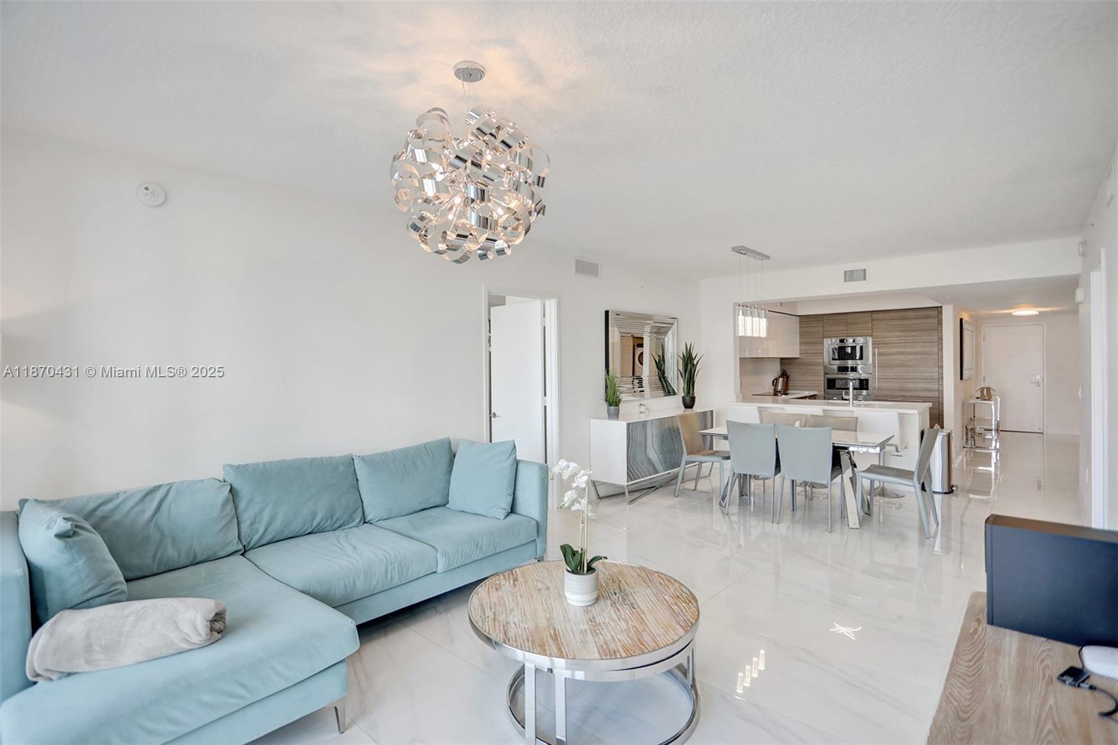 PARQUE TOWERS CONDO - Residential