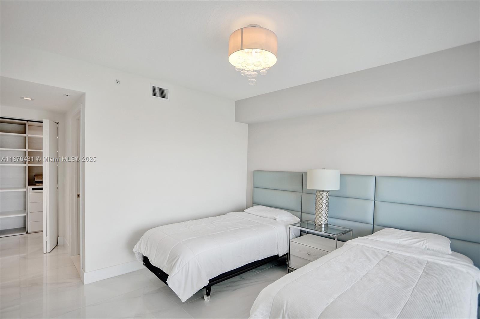 PARQUE TOWERS CONDO - Residential