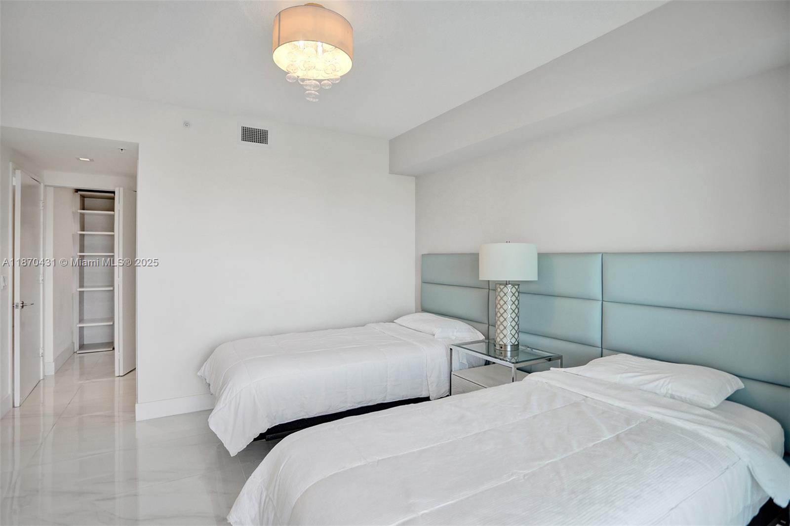 PARQUE TOWERS CONDO - Residential