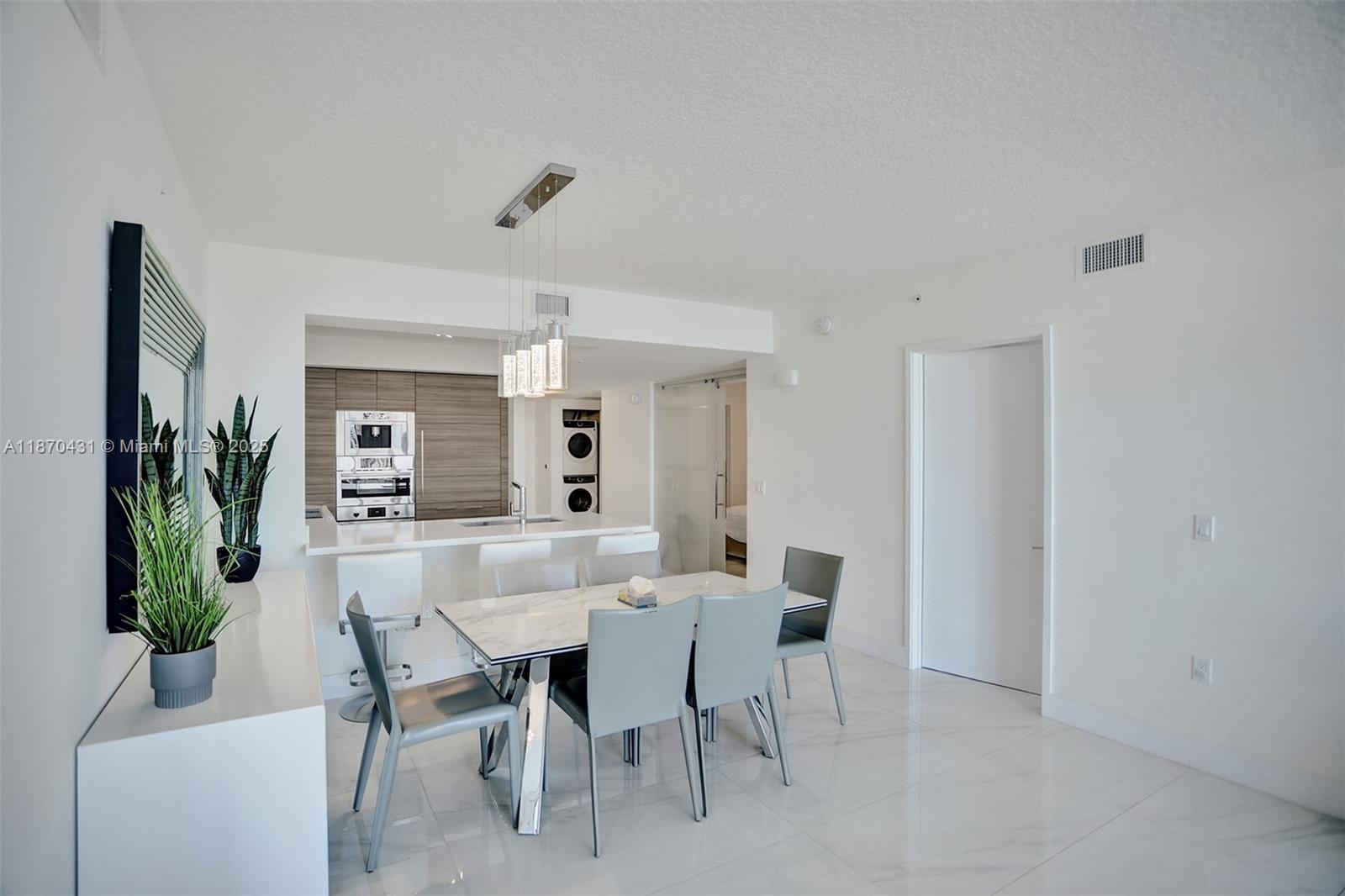 PARQUE TOWERS CONDO - Residential
