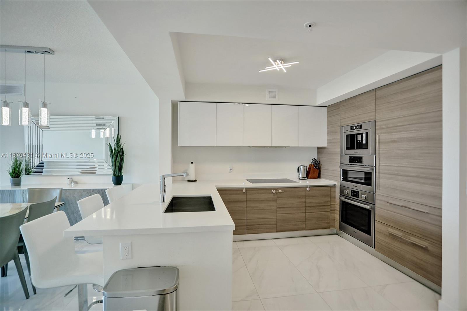 PARQUE TOWERS CONDO - Residential