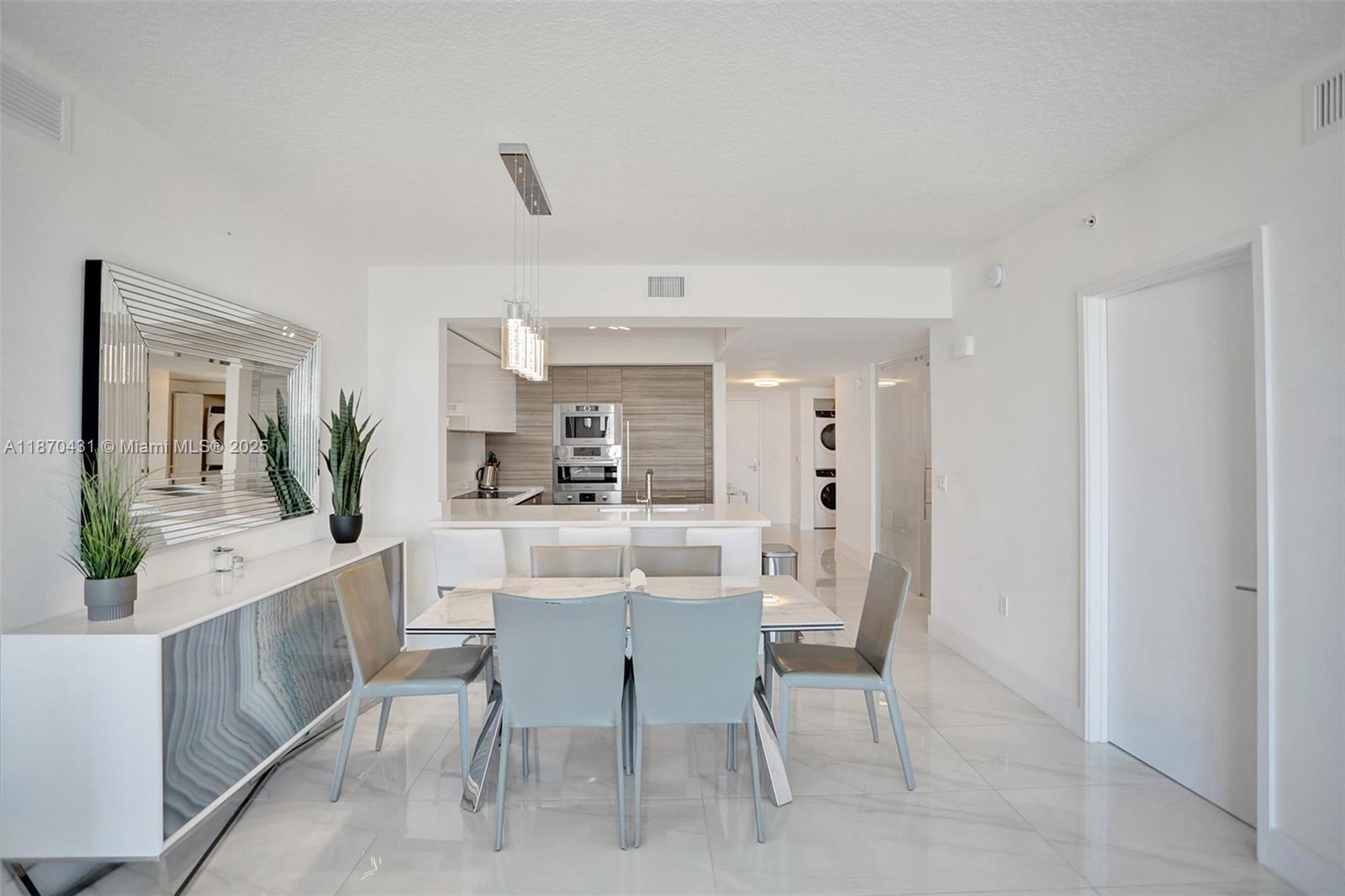 PARQUE TOWERS CONDO - Residential