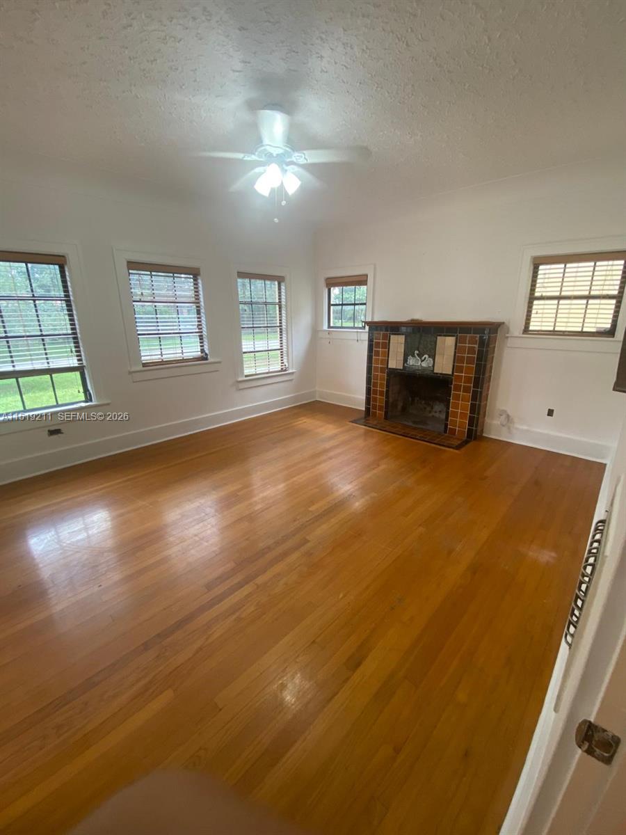 EL PORTAL SEC 3 - Residential Lease