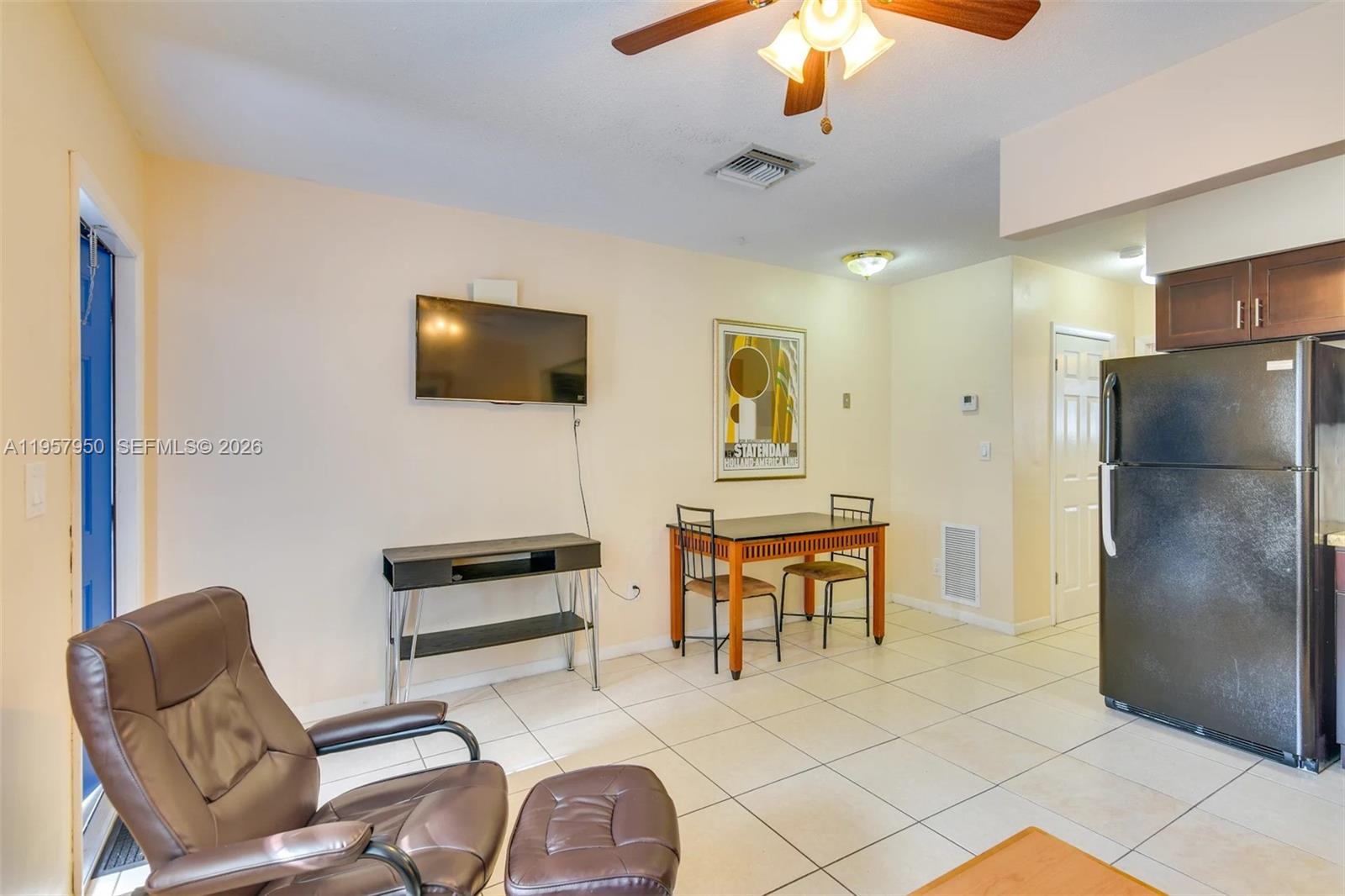 HALLANDALE PINES ESTATES - Residential Income