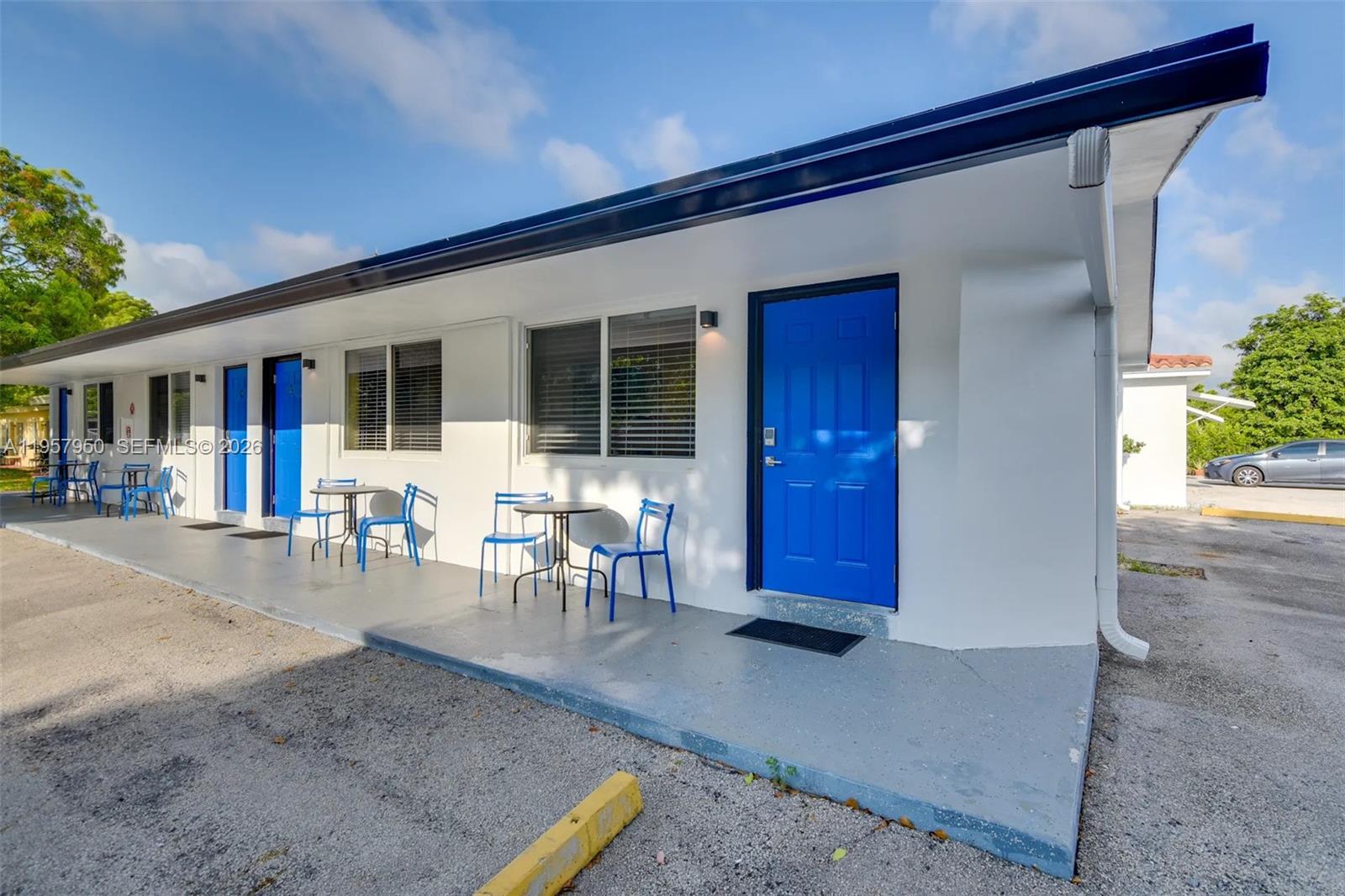 HALLANDALE PINES ESTATES - Residential Income