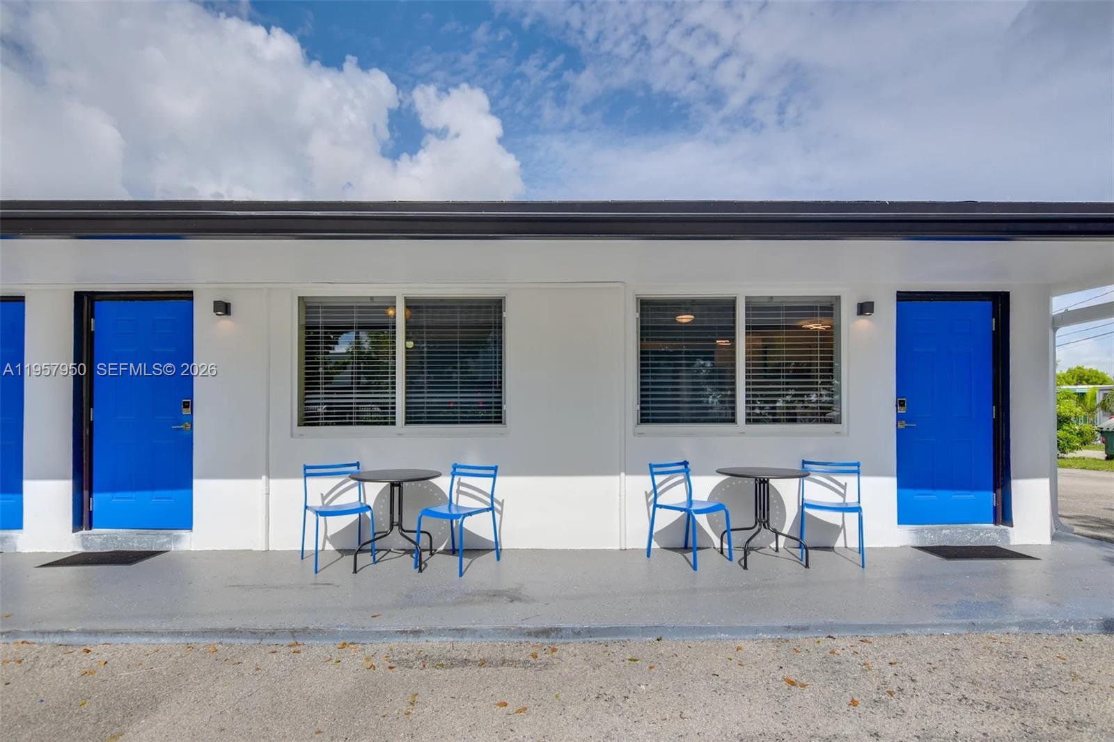 HALLANDALE PINES ESTATES - Residential Income
