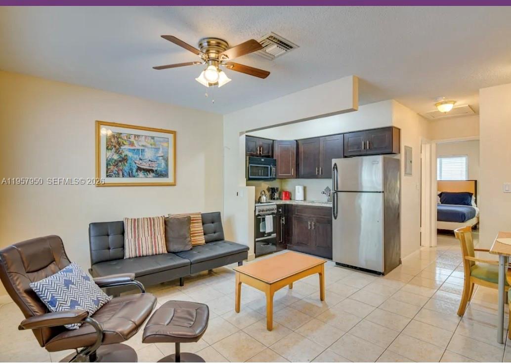HALLANDALE PINES ESTATES - Residential Income