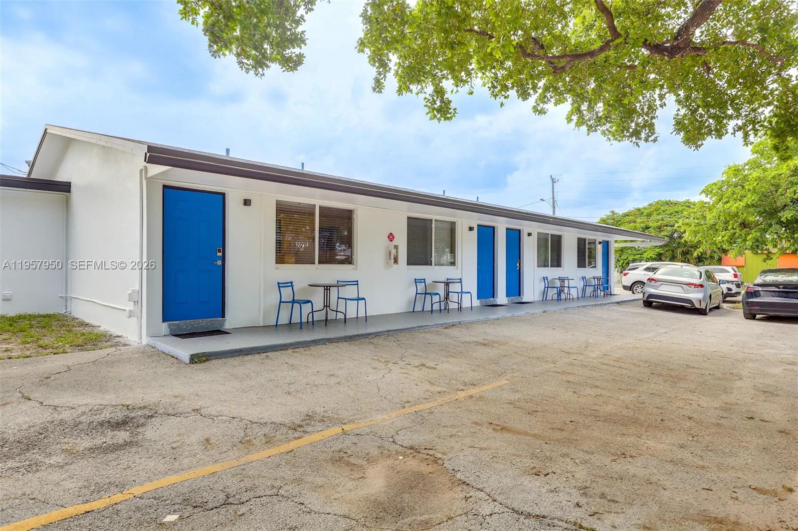 HALLANDALE PINES ESTATES - Residential Income