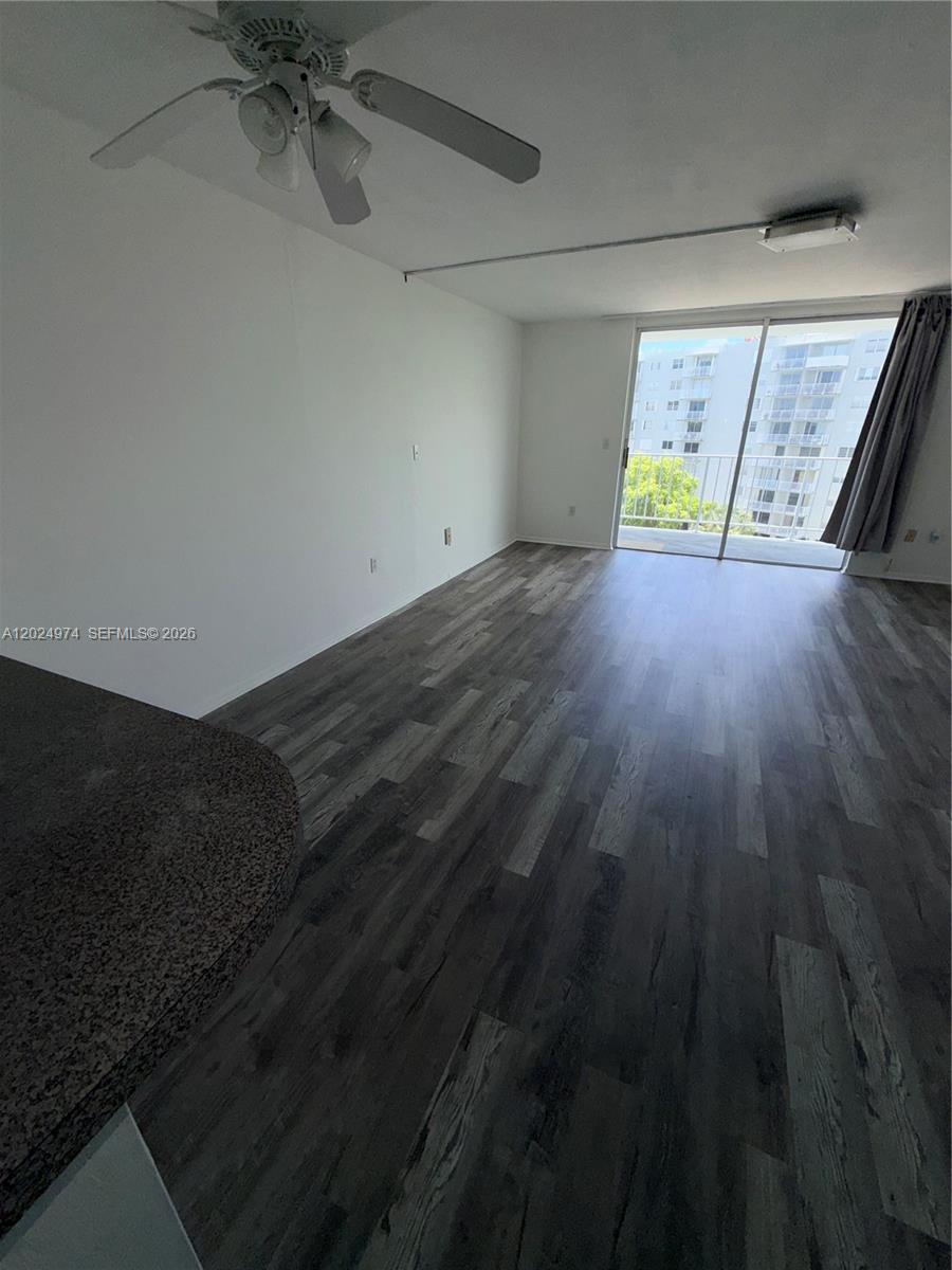 THREE HORIZONS NORTH COND - Residential