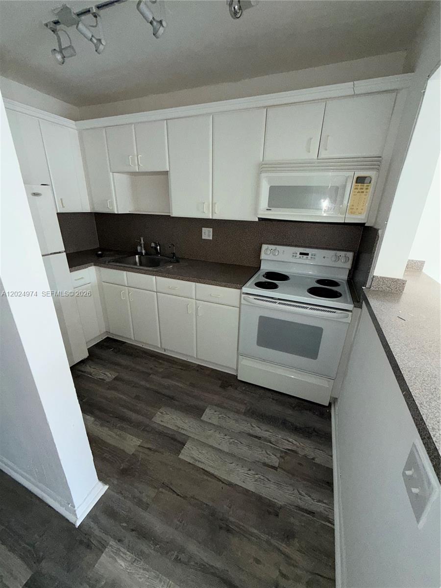 THREE HORIZONS NORTH COND - Residential