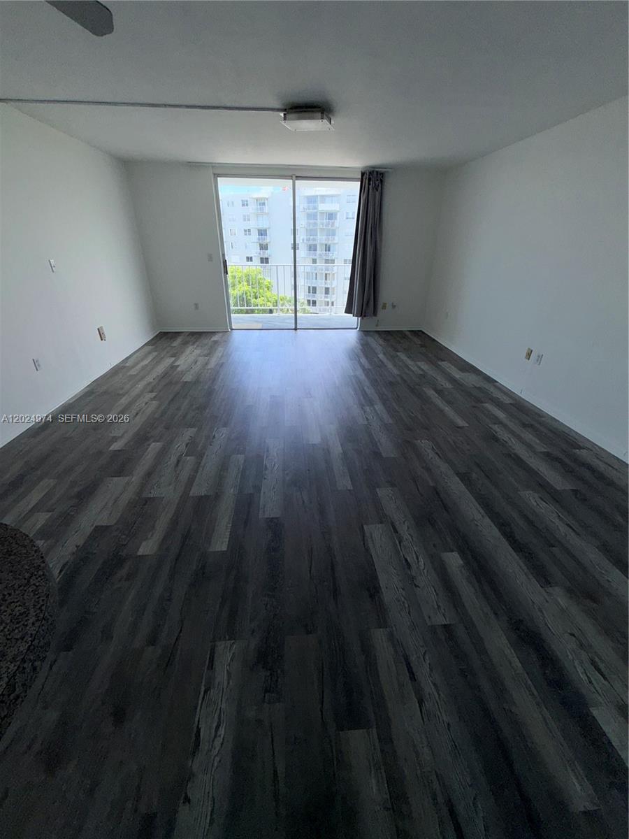 THREE HORIZONS NORTH COND - Residential