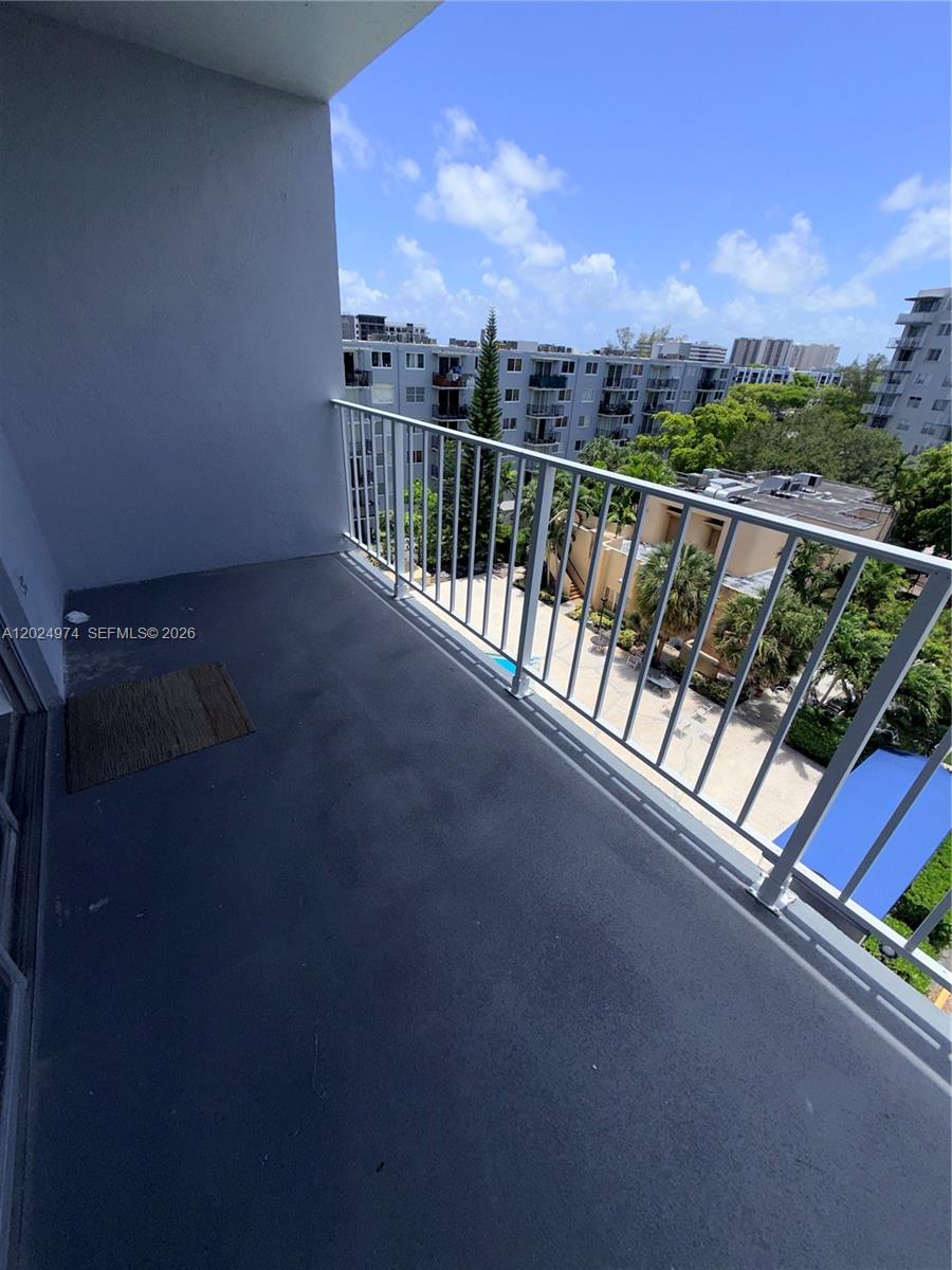 THREE HORIZONS NORTH COND - Residential
