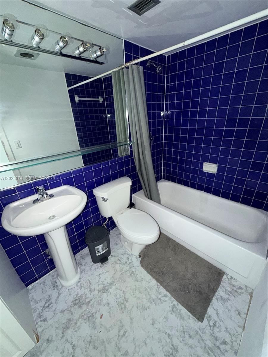 THREE HORIZONS NORTH COND - Residential